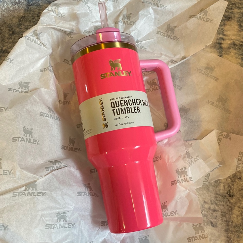 PINK PARADE BLACK FRIDAY LIMITED EDITION STANLEY QUENCHER 40oz NEW W/BOX
